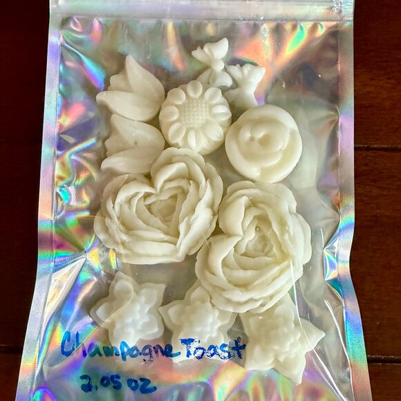 NEW WAX MELTS 2.05oz Bath and Body Works Candle Wax Melts - CHAMPAGNE TOAST! - Picture 4 of 4